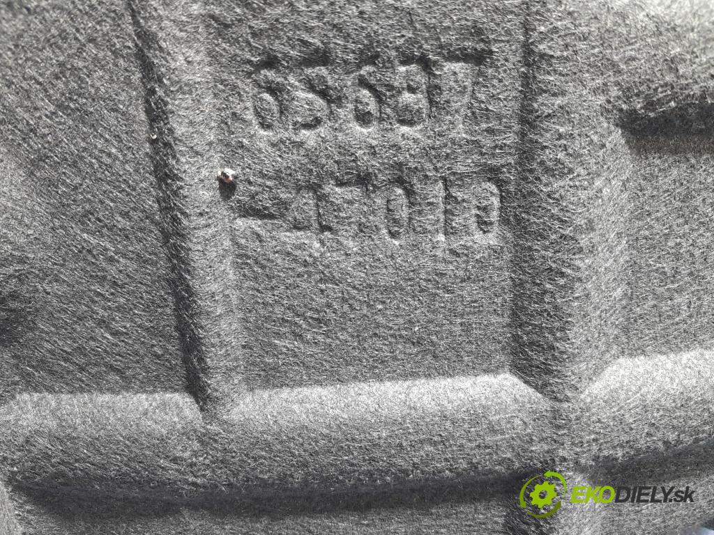 Toyota Prius 2007 blatník: plastický: Zad: 65637-47010