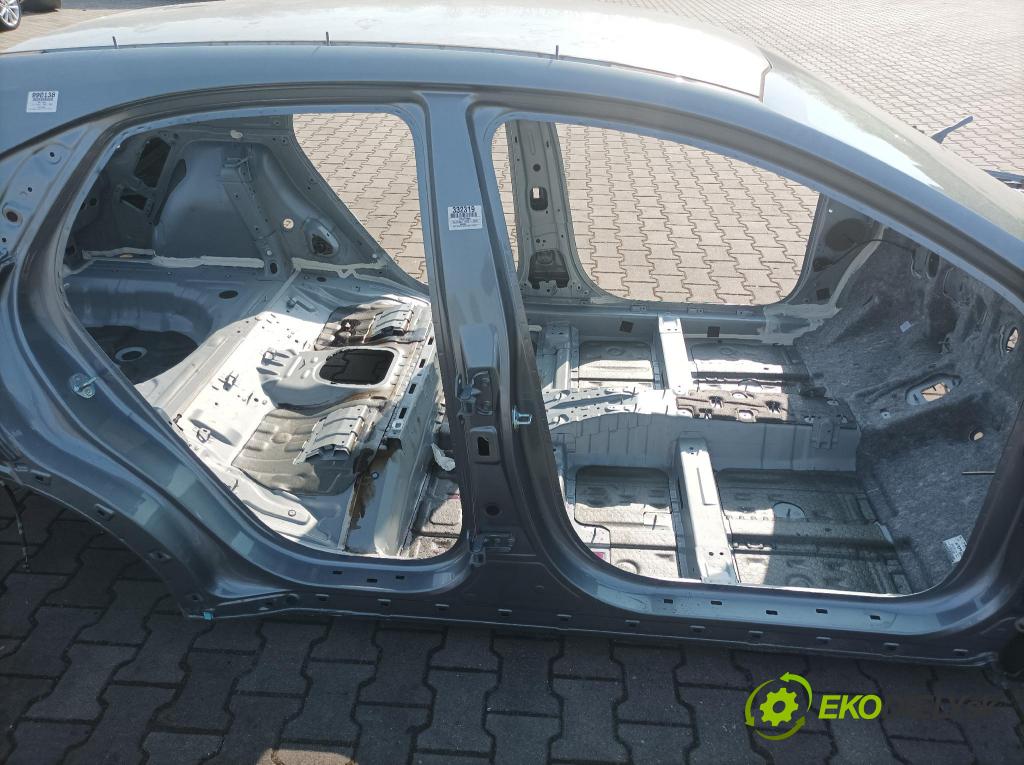 Kia Xceed 2025 Práh: v pravo: