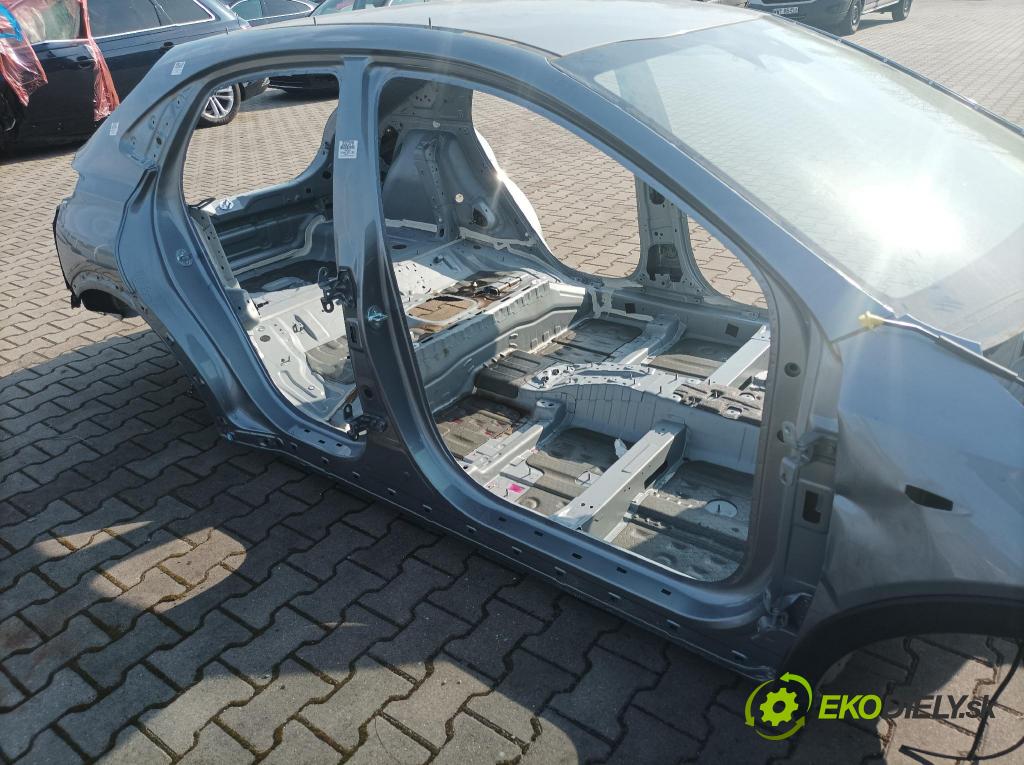 Kia Xceed 2025 Práh: v pravo: