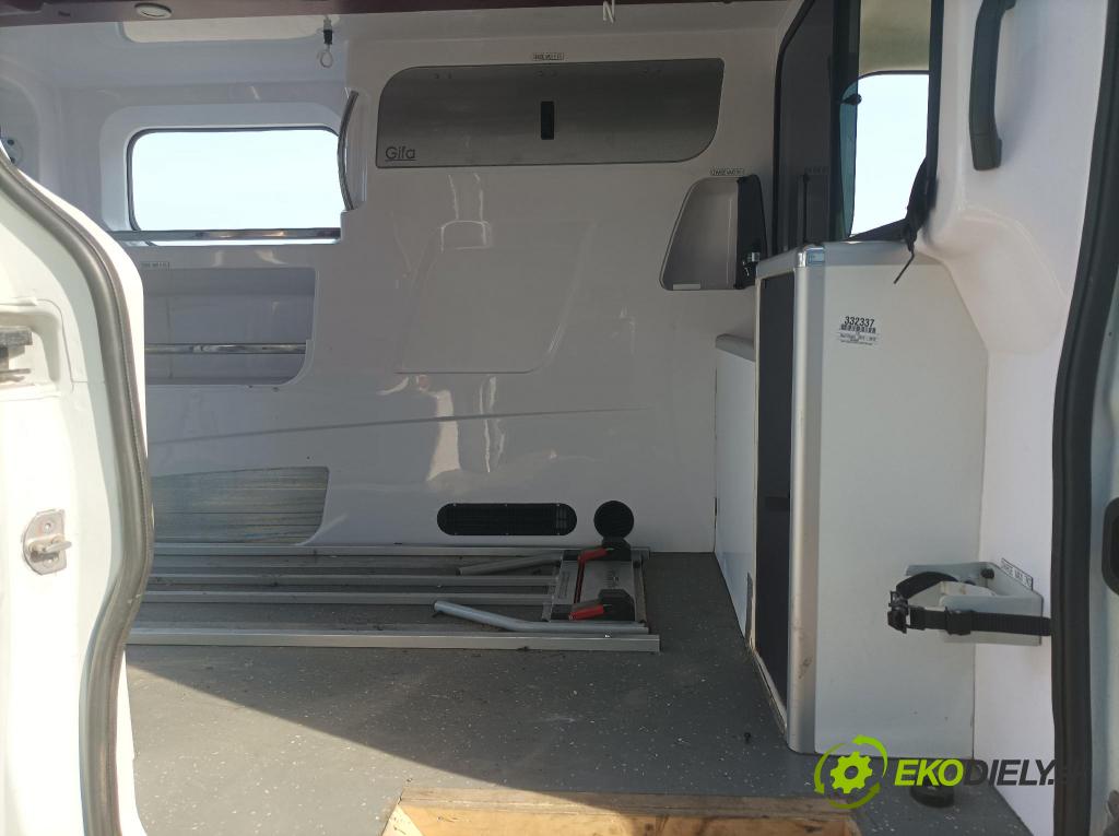 Opel Vivaro 2015 zad