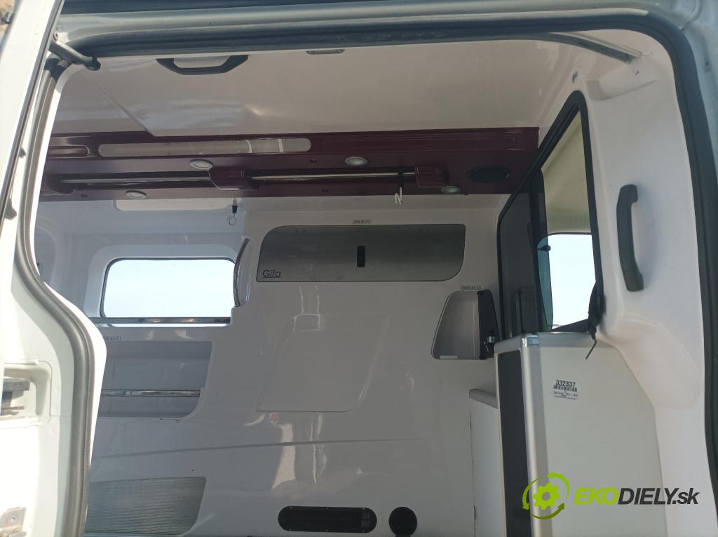 Opel Vivaro 2015 zad