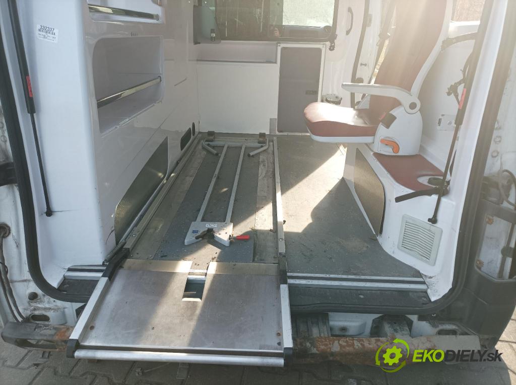 Opel Vivaro 2015 zad