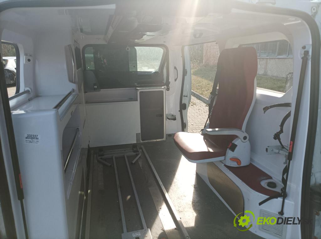 Opel Vivaro 2015 zad