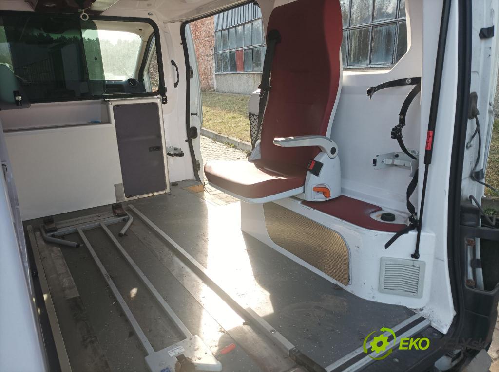 Opel Vivaro 2015 zad