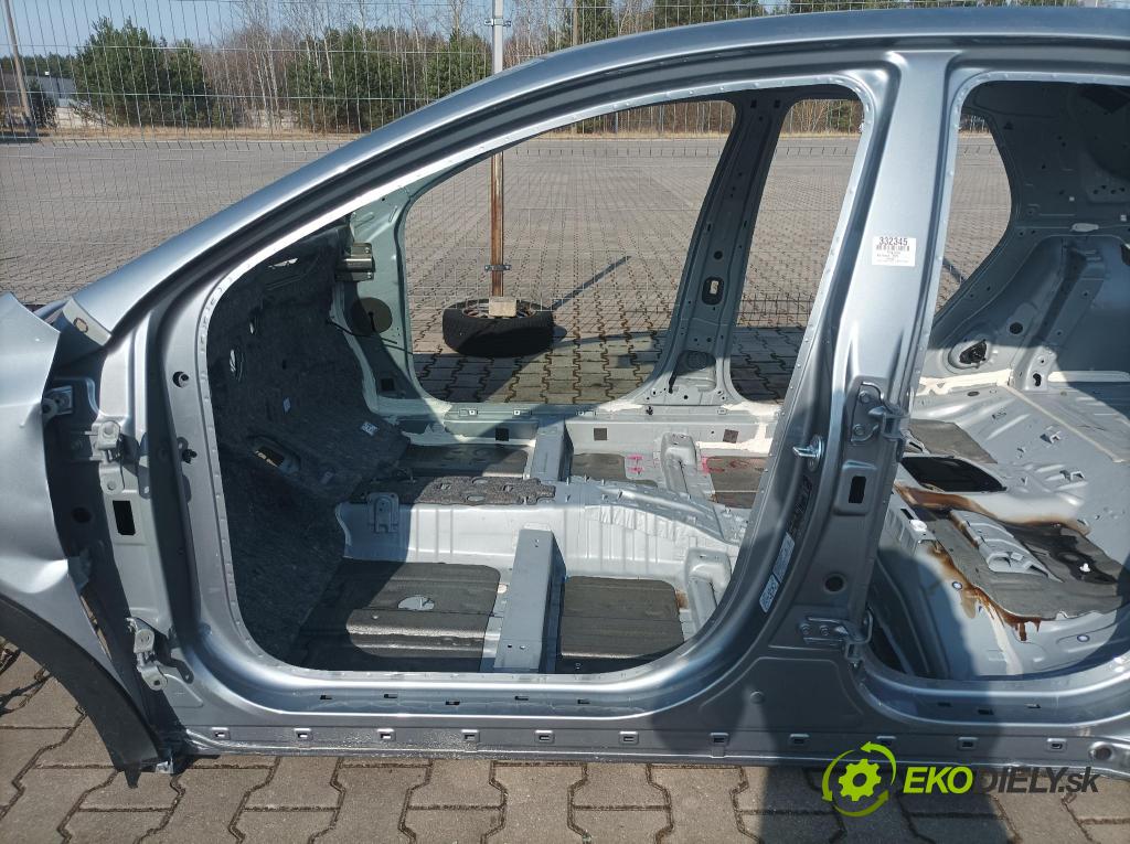 Kia Xceed 0 Práh: Vľavo: