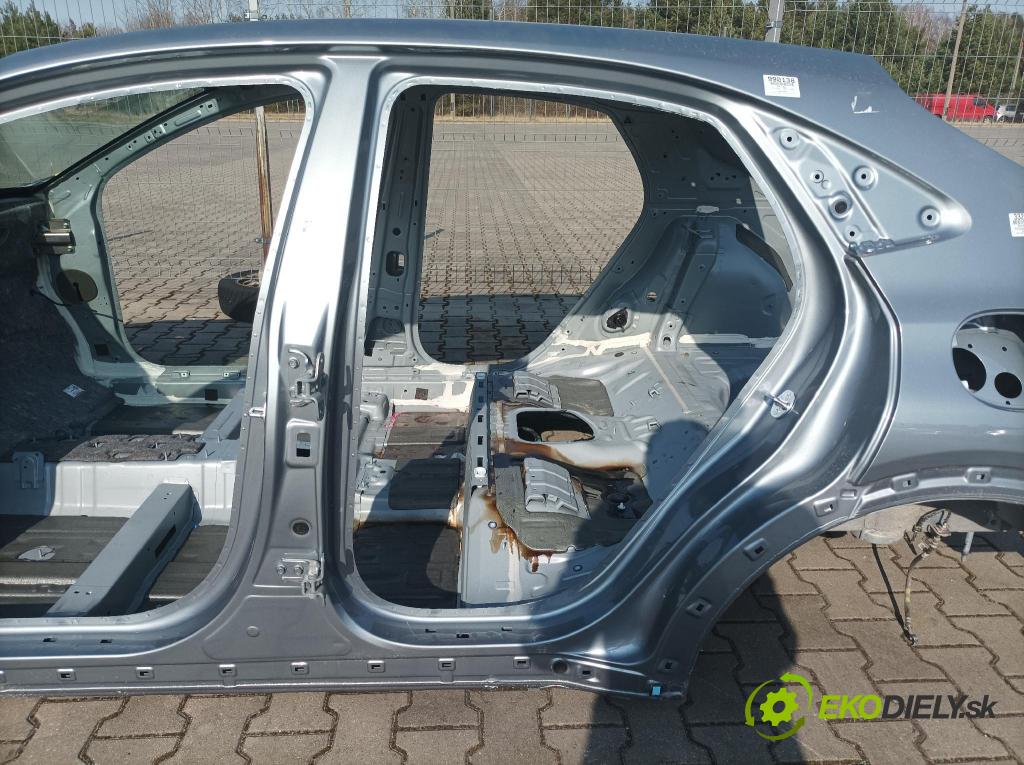 Kia Xceed 0 Práh: Vľavo: