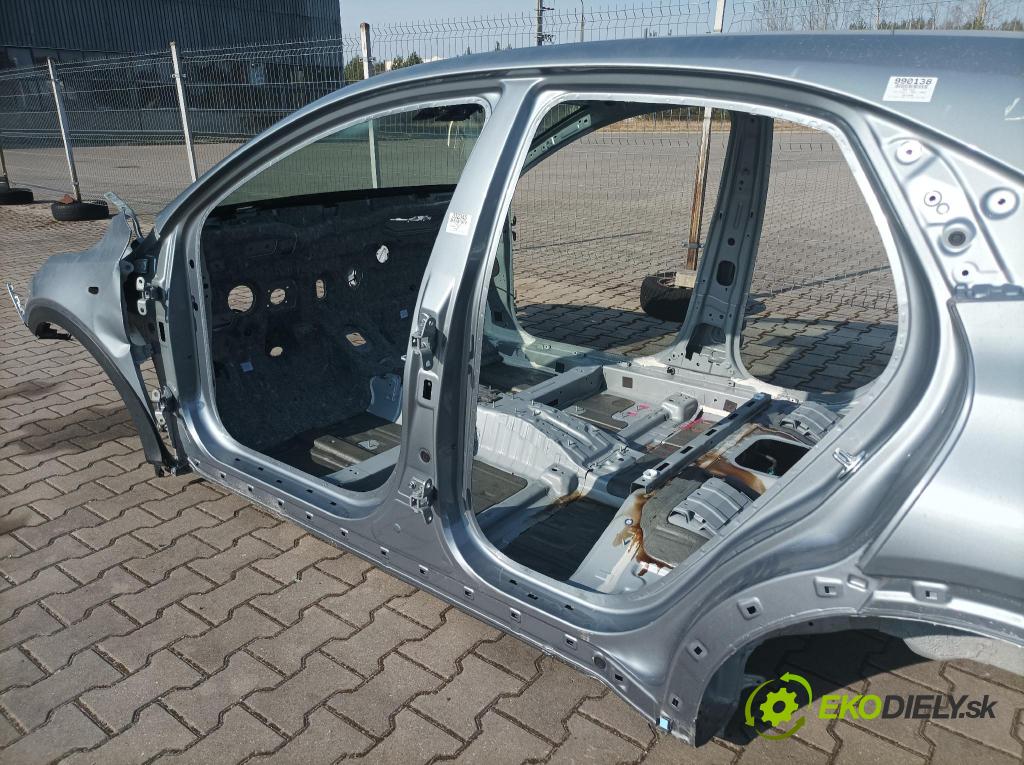 Kia Xceed 0 Práh: Vľavo: