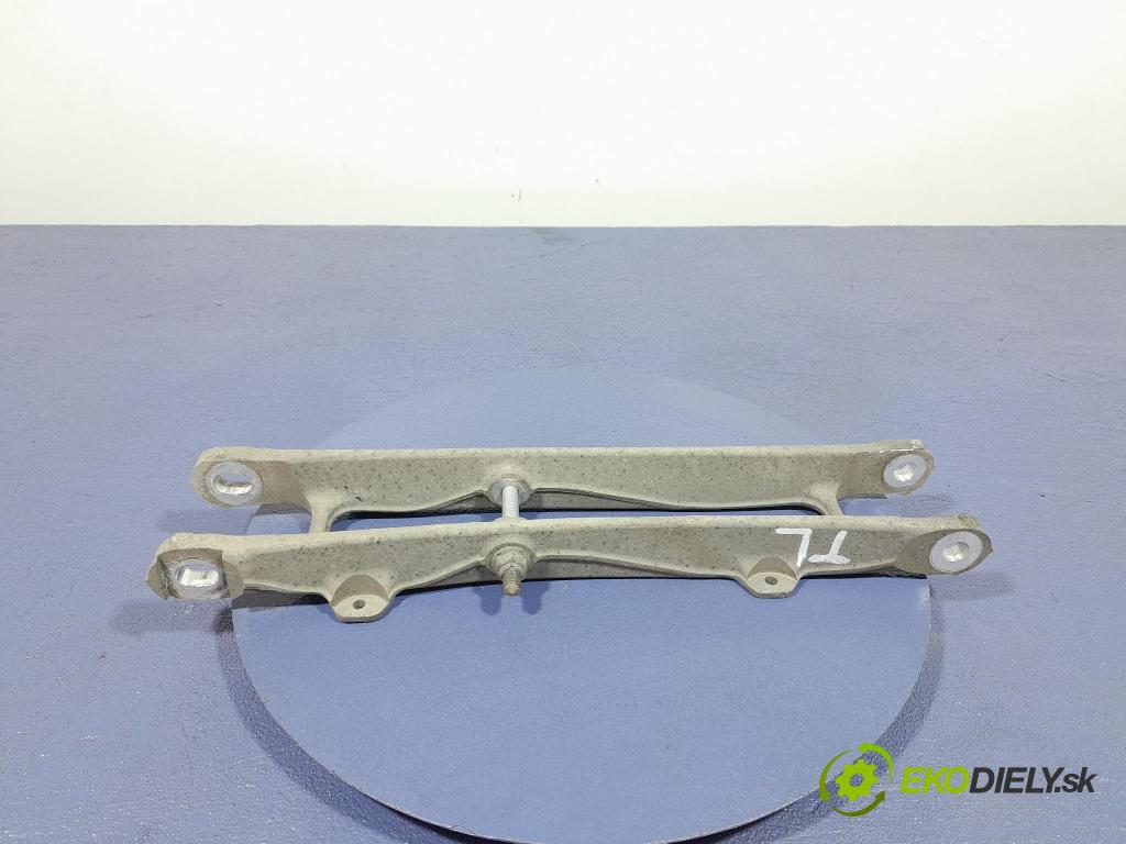 Bmw M5 2019 Zad: Levý: