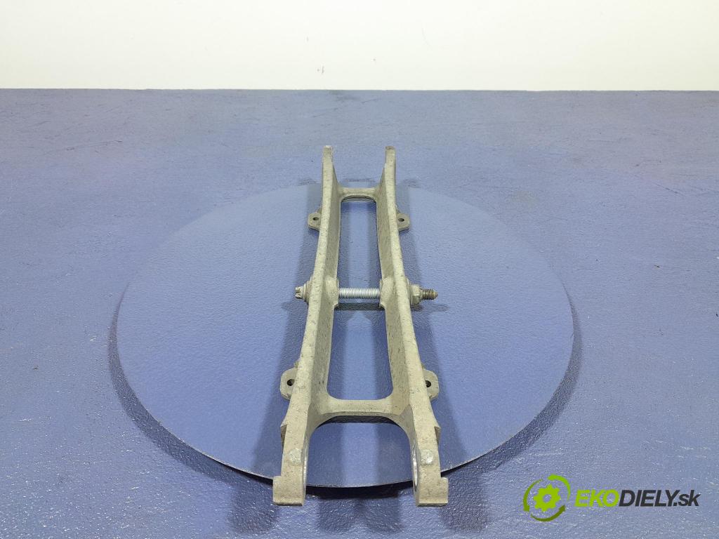 Bmw M5 2019 Zad: Levý: