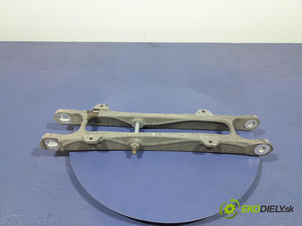 Bmw M5 2019 Zad: v pravo: 