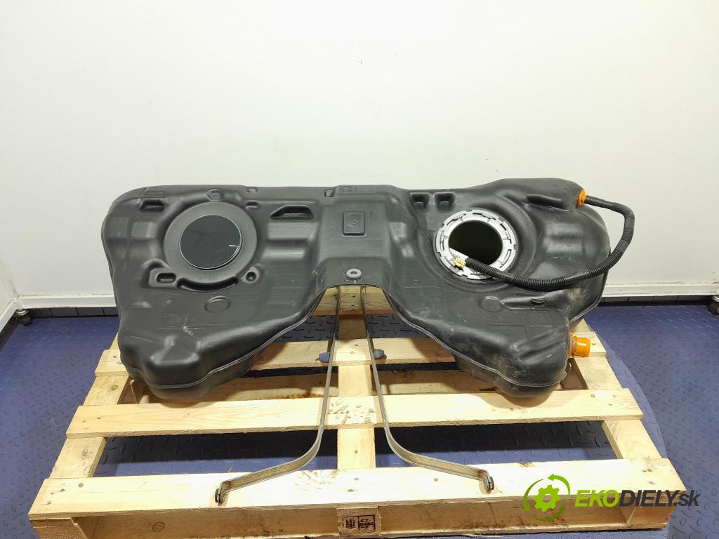 Bmw M5 2019 Nádrž: paliva 8090708