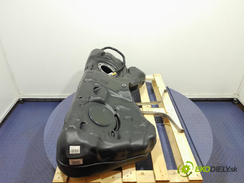 Bmw M5 2019 Nádrž: paliva 8090708