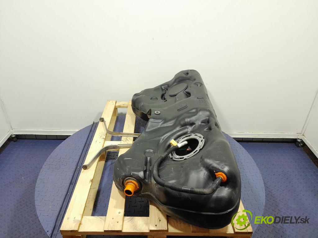 Bmw M5 2019 Nádrž: paliva 8090708