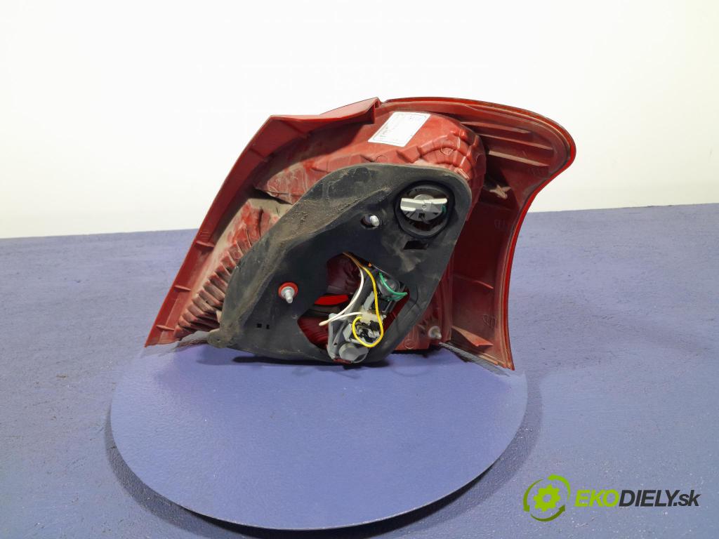 Toyota Yaris 2006 svetlo / reflektor zad ľavá Vonkajsia: