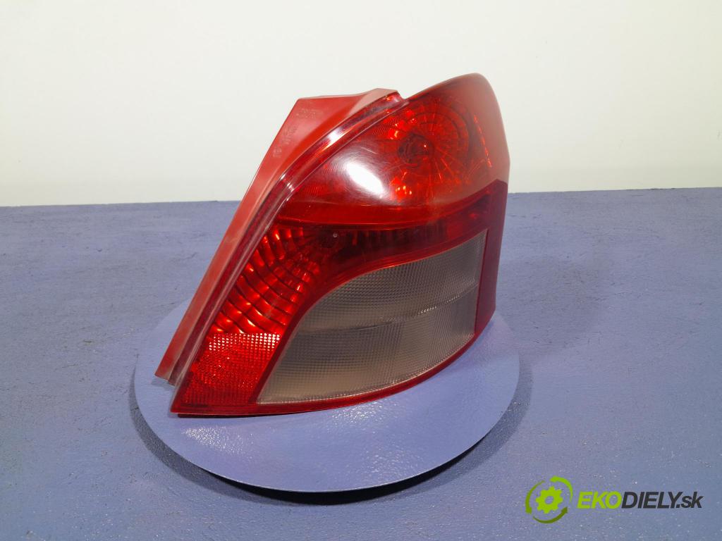 Toyota Yaris 2006 svetlo / reflektor zad Prava: Vonkajsia: