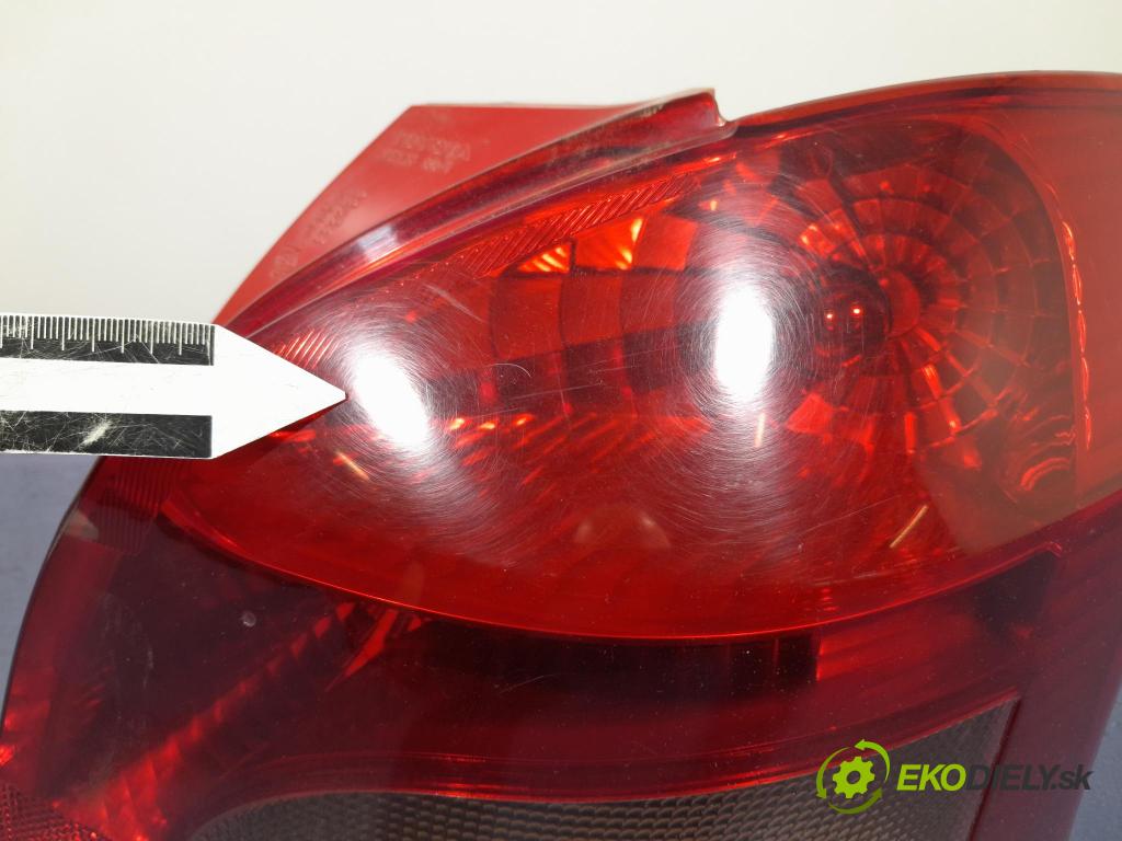 Toyota Yaris 2006 světlo Zad: Práva: Mimo: 