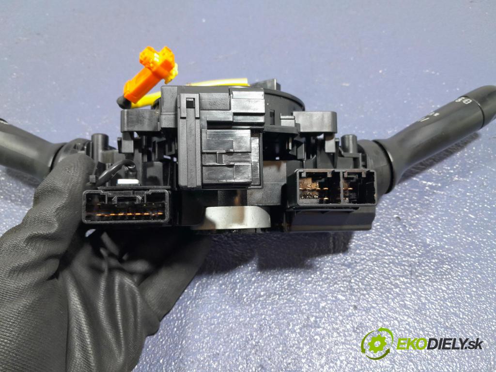 Toyota Yaris 2006 Přepínač Komplex: 