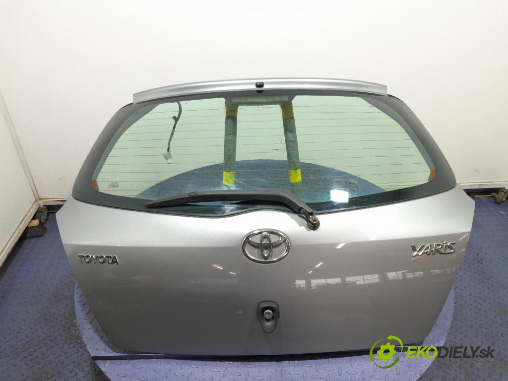 Toyota Yaris 2006 zadna dveře kufra: kufra: