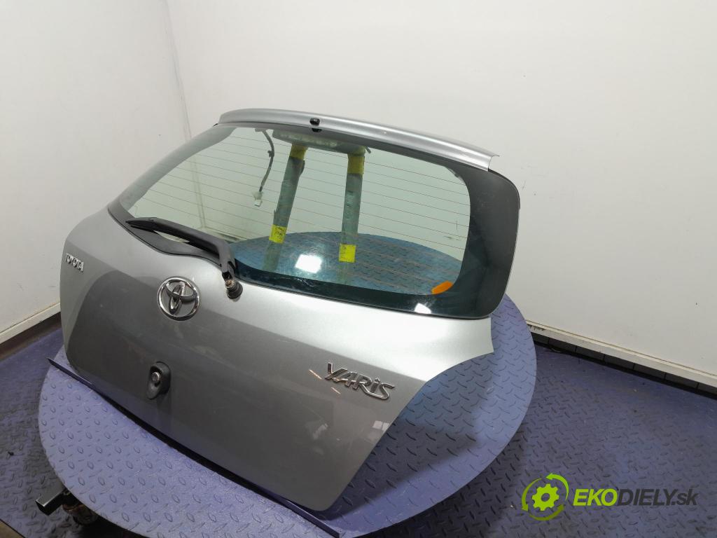 Toyota Yaris 2006 zadna dveře kufra: kufra: