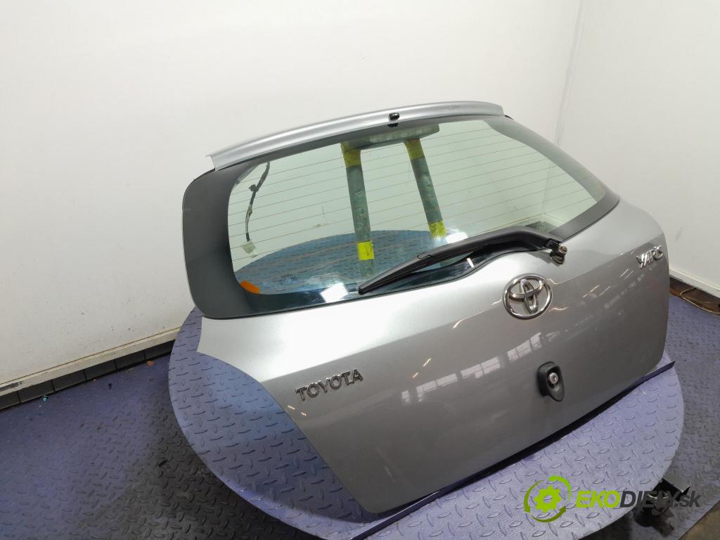 Toyota Yaris 2006 zadna dveře kufra: kufra: