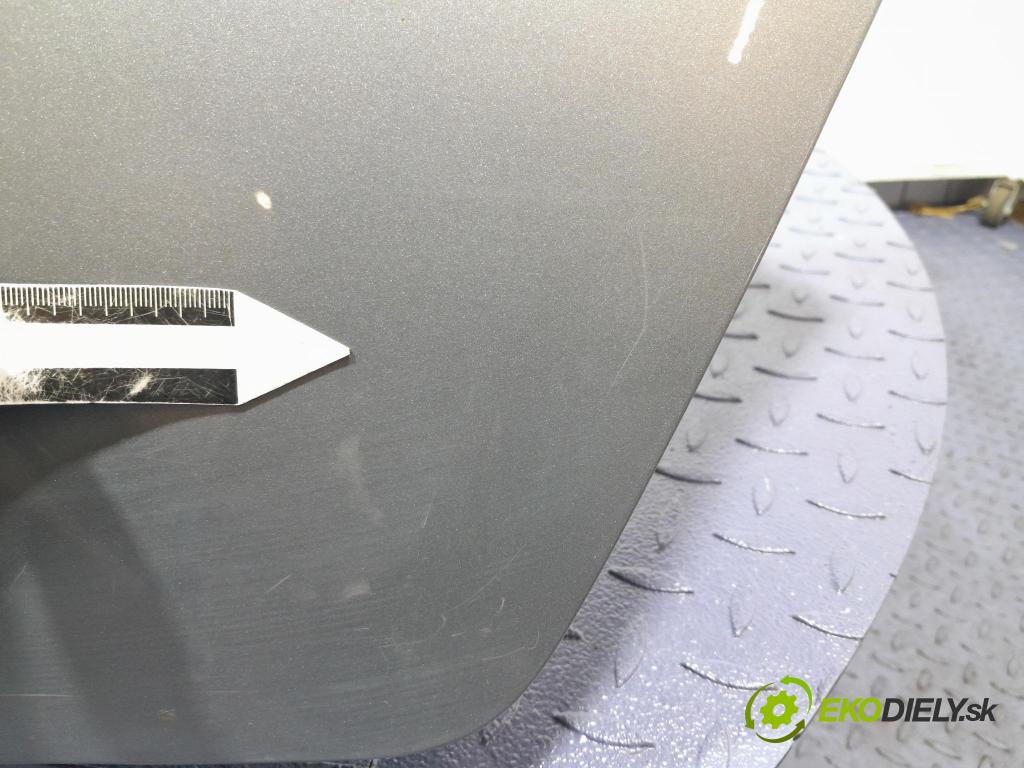 Toyota Yaris 2006 zadna dveře kufra: kufra: