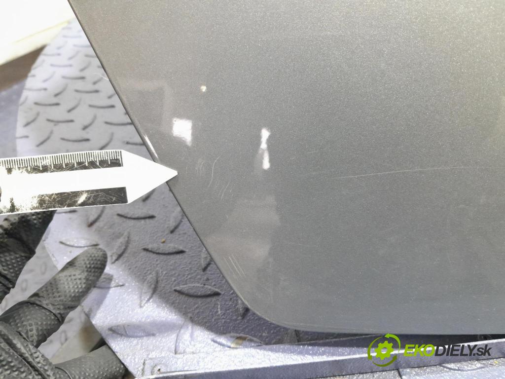 Toyota Yaris 2006 zadna dveře kufra: kufra: