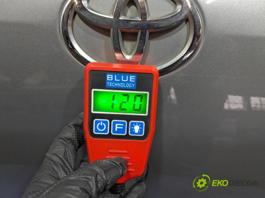 Toyota Yaris 2006 zadna dveře kufra: kufra: