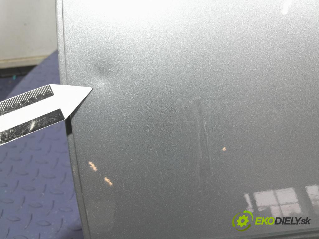 Toyota Yaris 2006 dvere zad Vľavo: