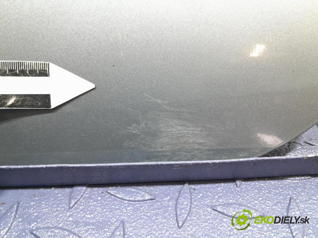 Toyota Yaris 2006 dvere zad Vľavo: