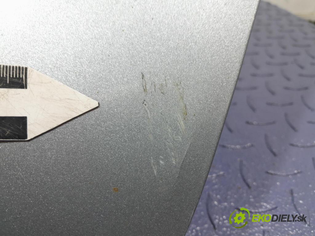 Toyota Yaris 2006 dvere zad Vľavo: