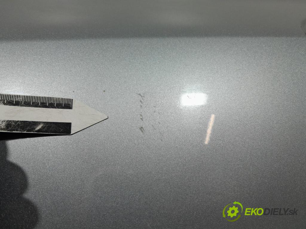 Toyota Yaris 2006 dvere zad Vľavo: