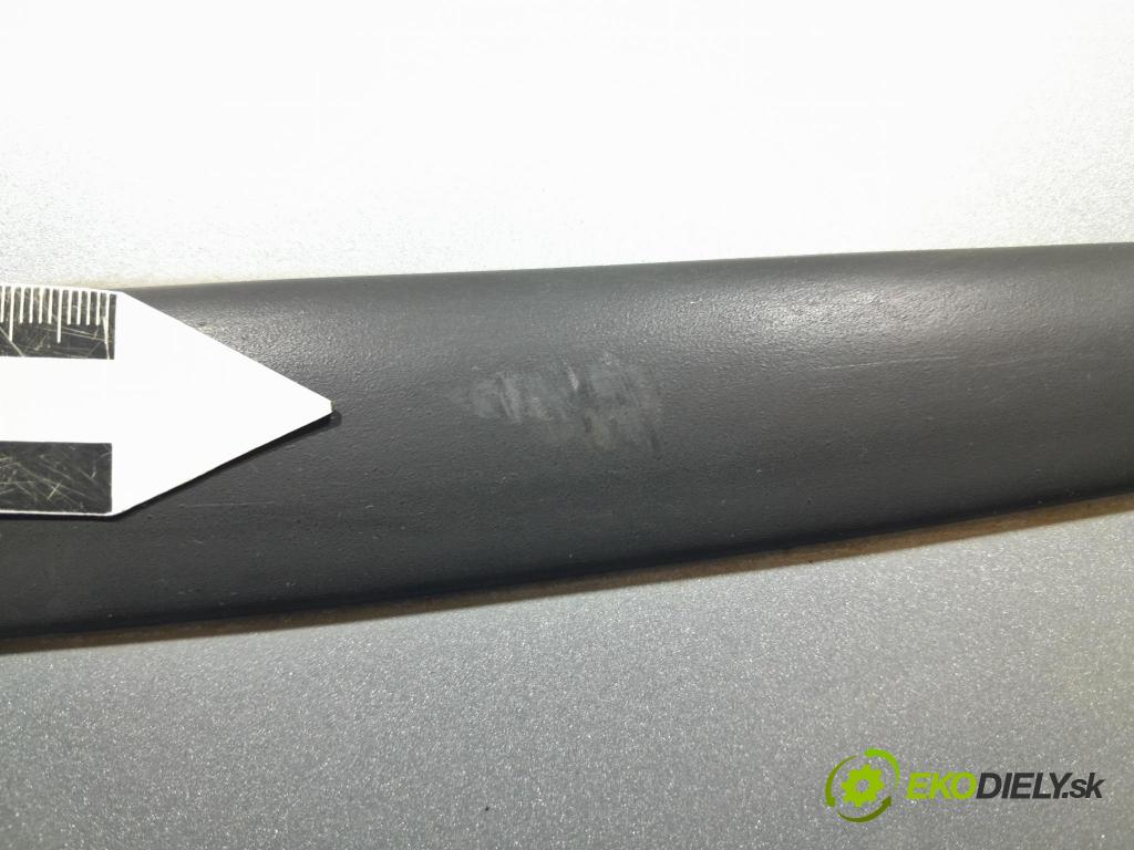 Toyota Yaris 2006 dvere zad Vľavo: