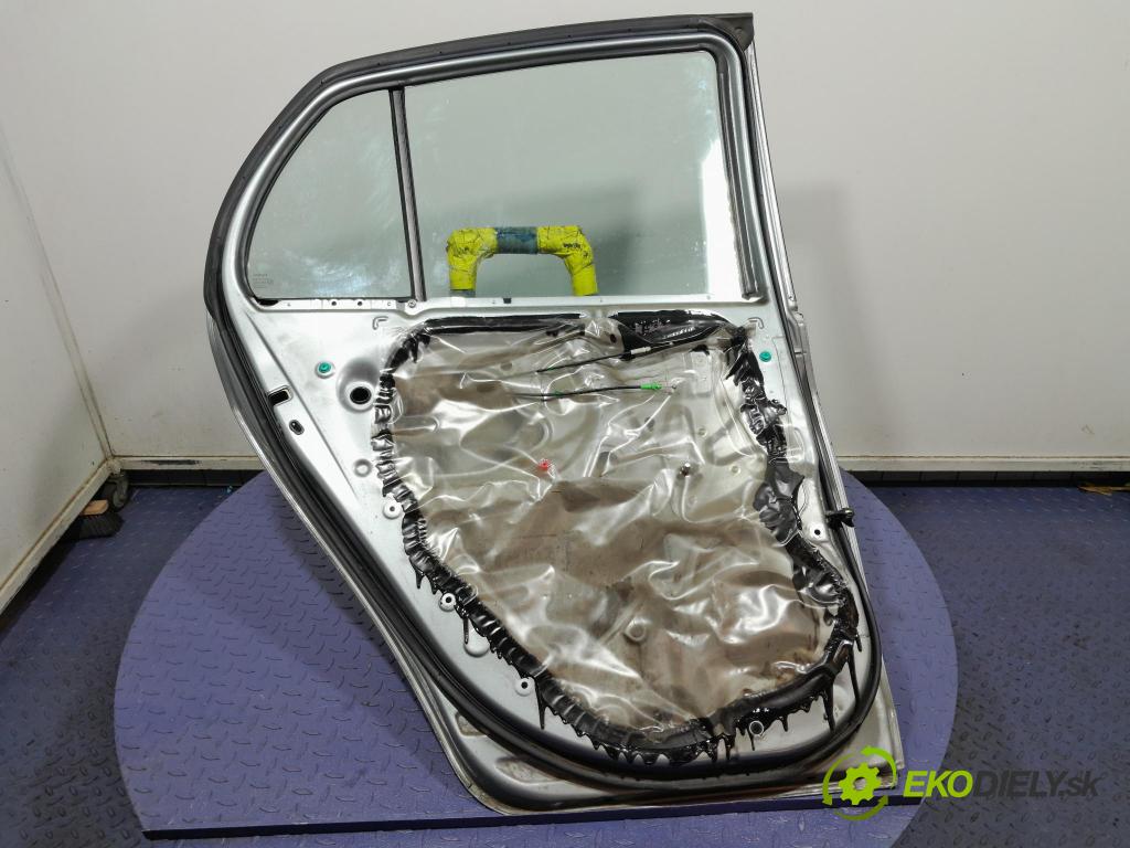 Toyota Yaris 2006 dveře Zad: Vlevo, odjet: 