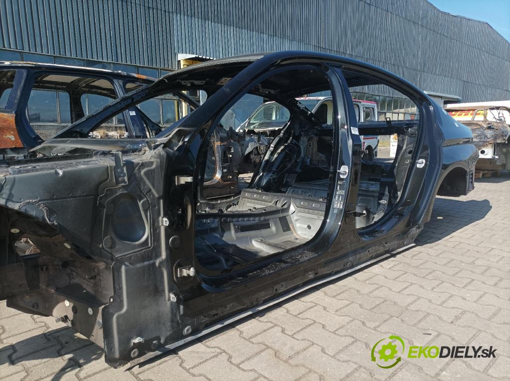 Bmw M5 2019 Práh: Vľavo: 