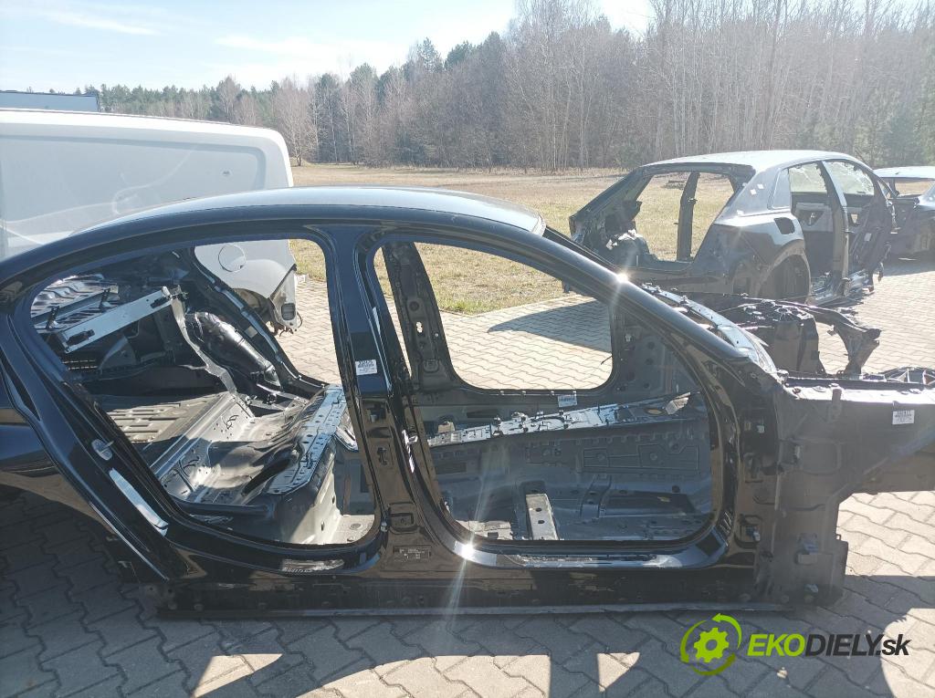 Bmw M5 2019 Práh: v pravo: