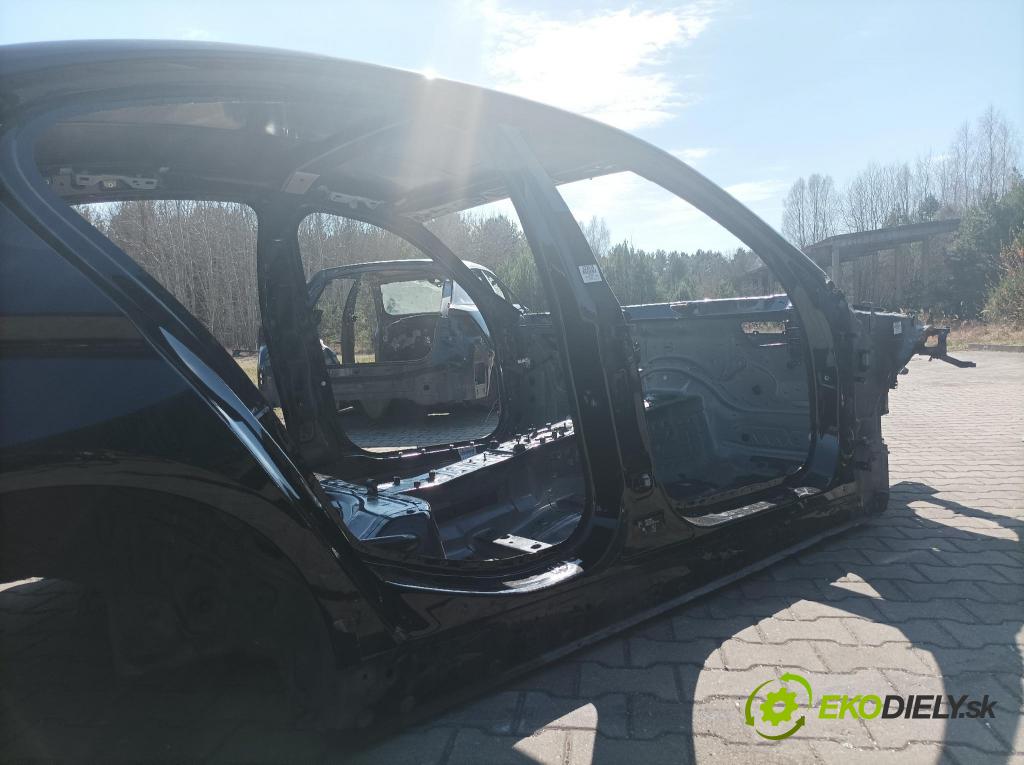 Bmw M5 2019 Práh: v pravo: