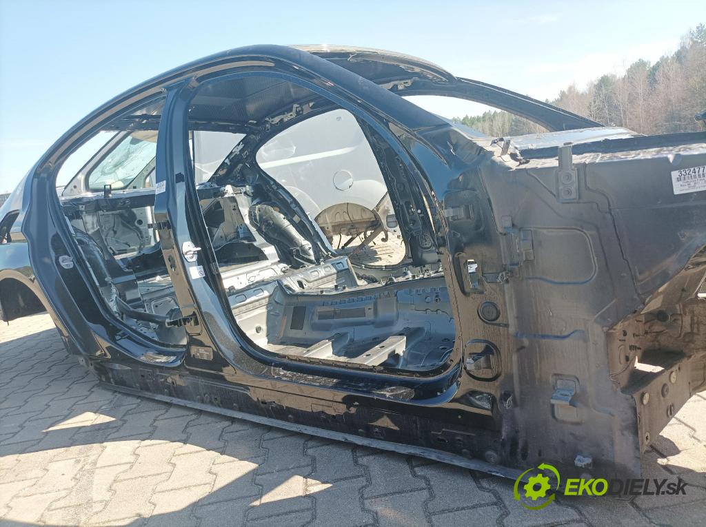 Bmw M5 2019 Práh: v pravo: 