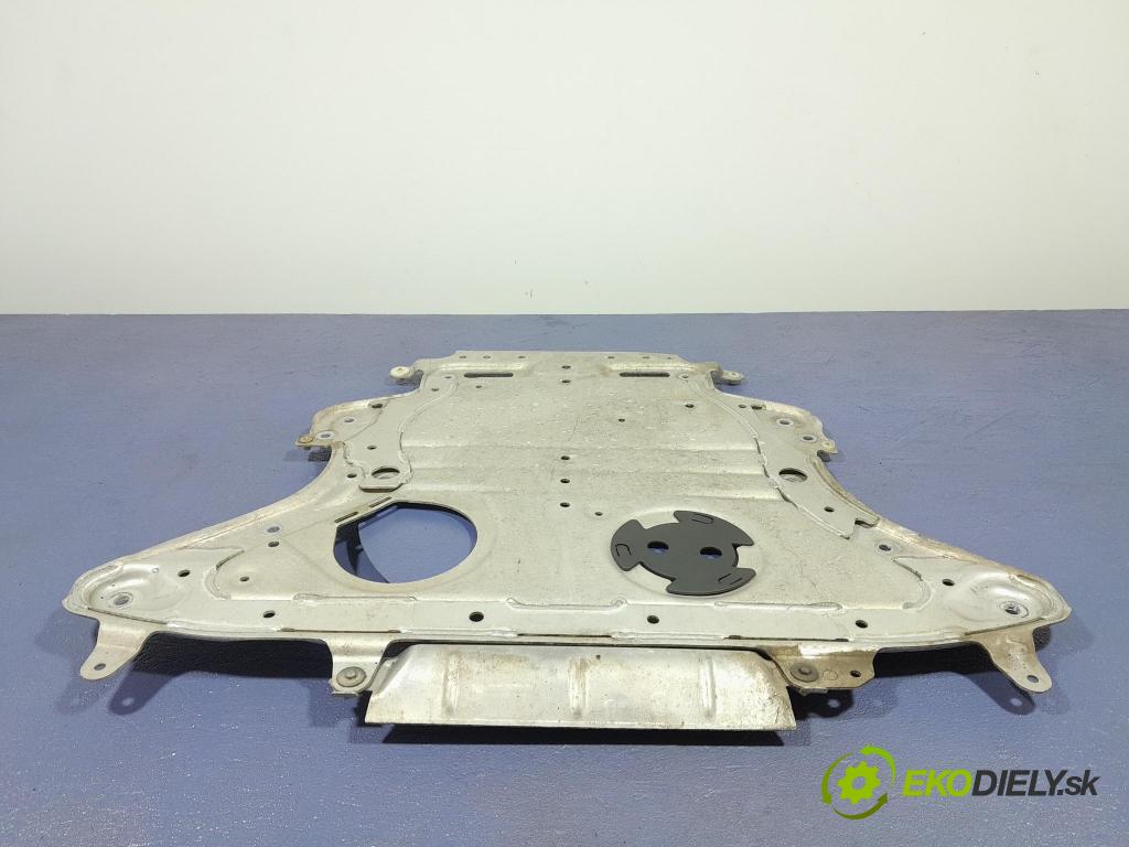 Bmw M5 2019 kryt Plast: podvozek: 6887546