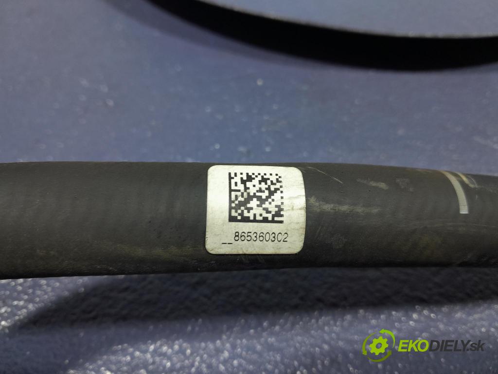 Bmw Z4 2022 trubka Chladič: 8653603