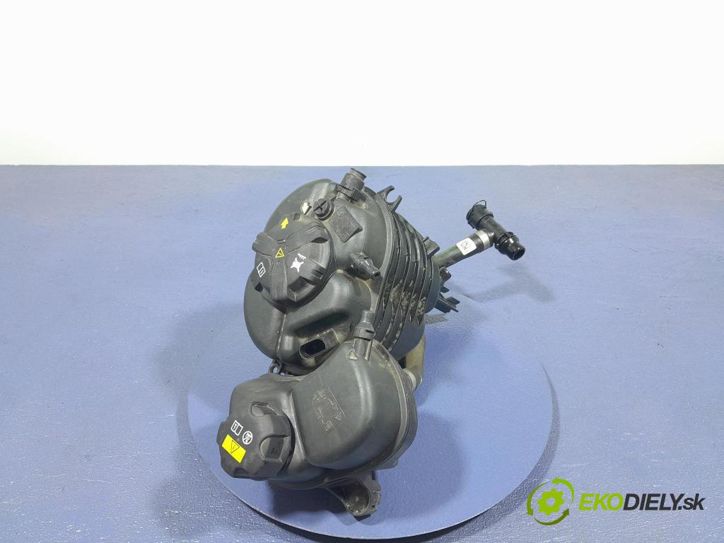 Bmw Z4 2022 nádržka Kompenzačné: 8610652