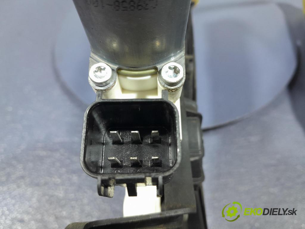 Jaguar Xf 2015 mechanizmus okna Okná: Predné v pravo: GX63-23200-AD