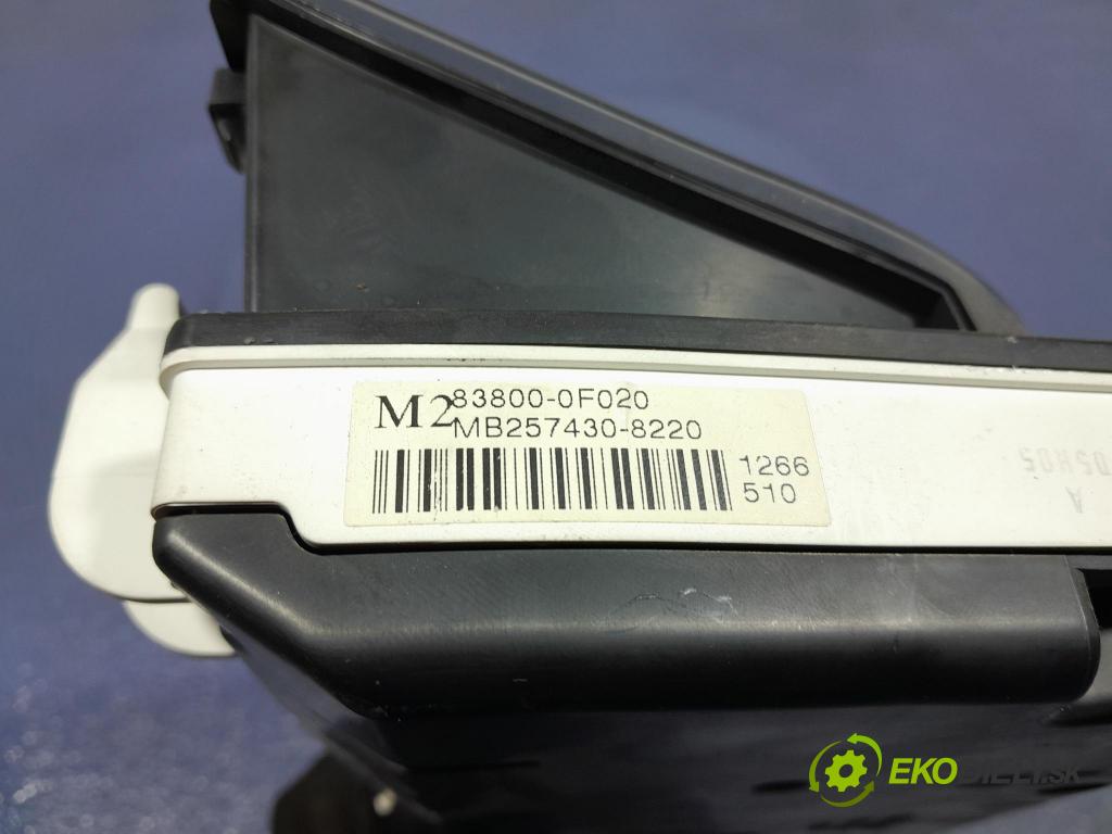 Toyota Corolla verso 2006 prístrojovka/ budíky 83800-0F020