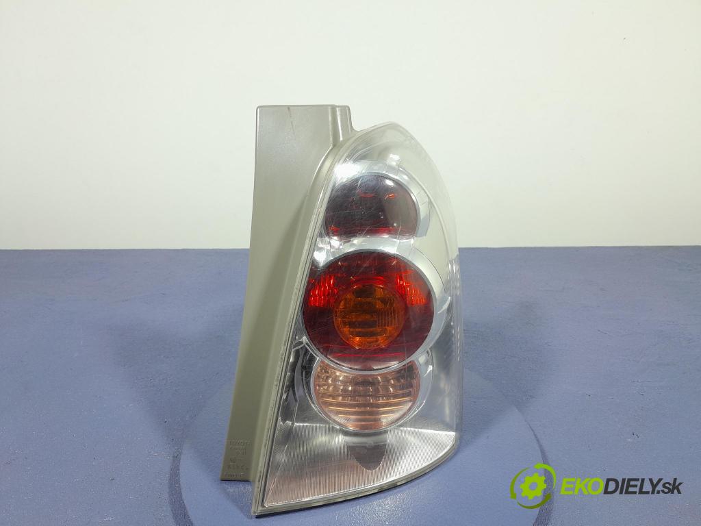 Toyota Corolla verso 2006 svetlo / reflektor zad Prava: Vonkajsia: