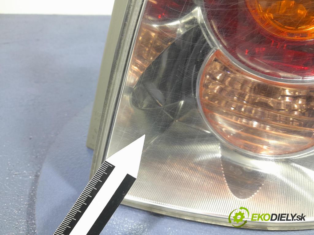 Toyota Corolla verso 2006 svetlo / reflektor zad Prava: Vonkajsia: