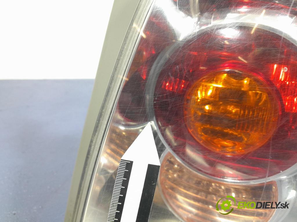 Toyota Corolla verso 2006 svetlo / reflektor zad Prava: Vonkajsia: