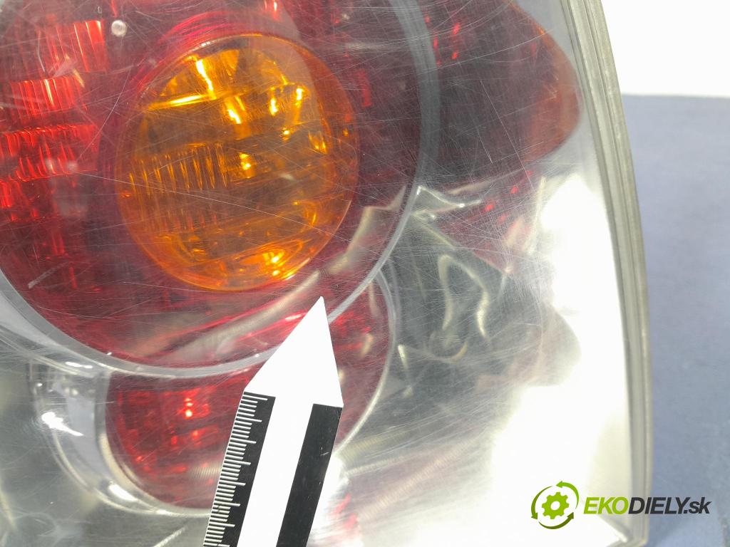 Toyota Corolla verso 2006 svetlo / reflektor zad ľavá Vonkajsia: