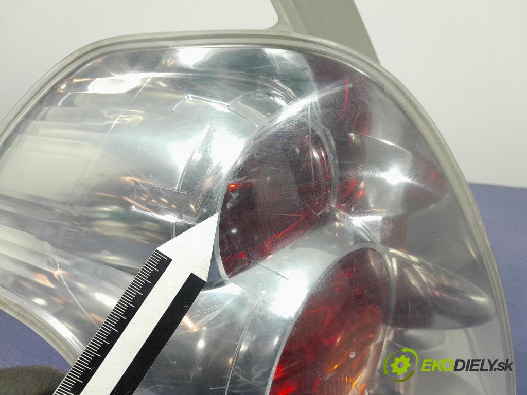 Toyota Corolla verso 2006 svetlo / reflektor zad ľavá Vonkajsia: