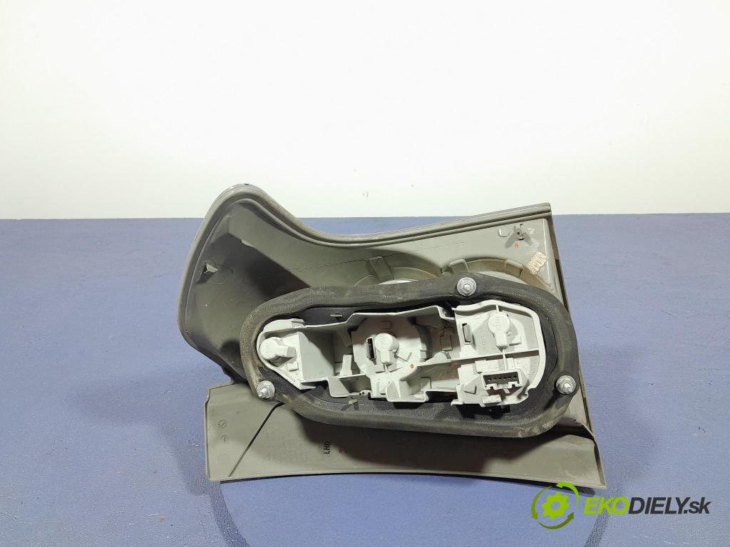 Toyota Corolla verso 2006 svetlo / reflektor zad ľavá Vonkajsia: