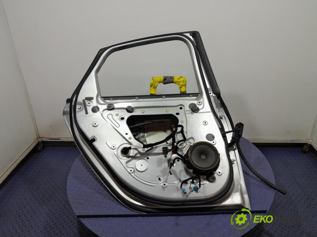 Jaguar Xf 2015 dvere zad Vľavo: