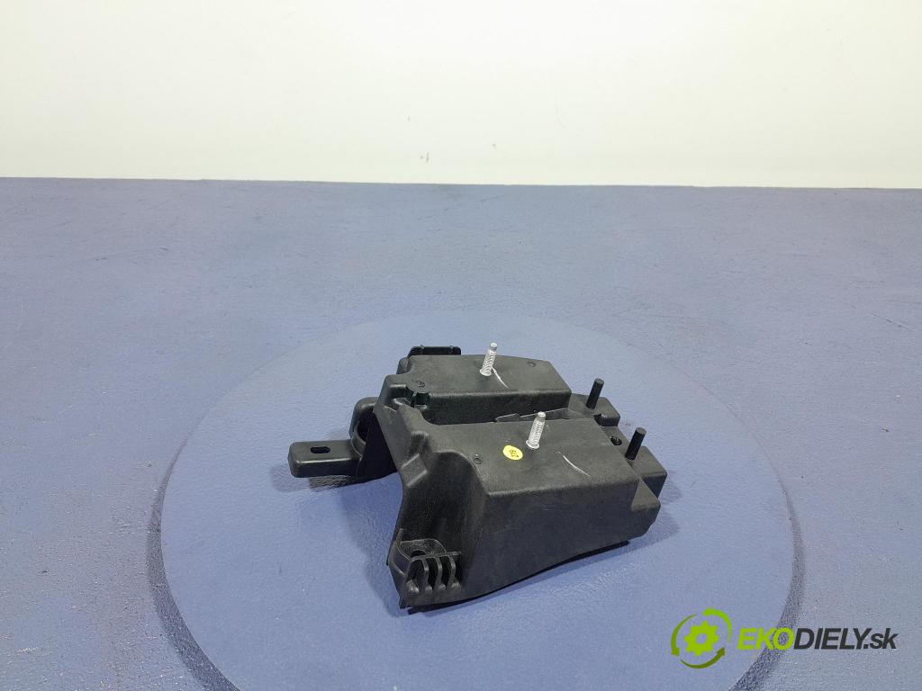 Opel Corsa 2024 kryt Plast: Interiéry: 9829241180